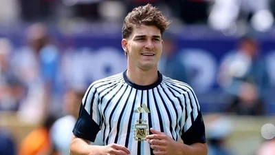 Julian Alvarez tells Atletico Madrid 'count me out' as Barcelona transfer push